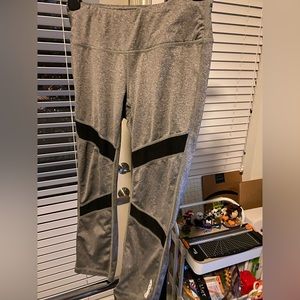 Grey leggings with black stripe